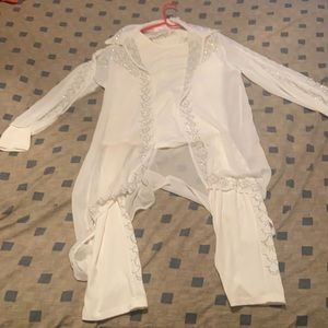 A nice three piece set THATS lace and so cute